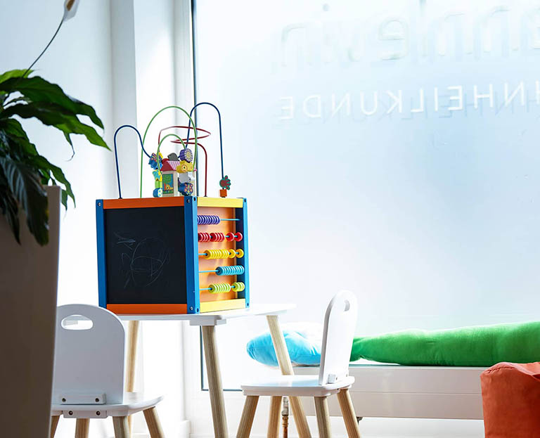 Kinderbereich im Wartezimmer der Praxis ZahnLevin